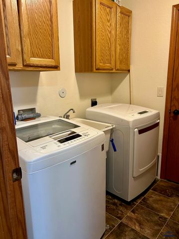 10175 LARAMIE LN, Summerset, SD 57718