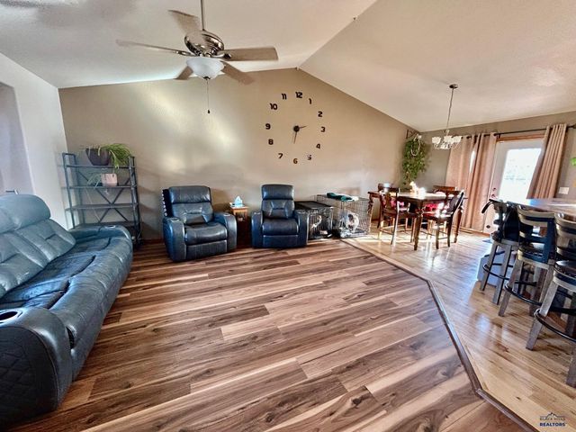 10175 LARAMIE LN, Summerset, SD 57718