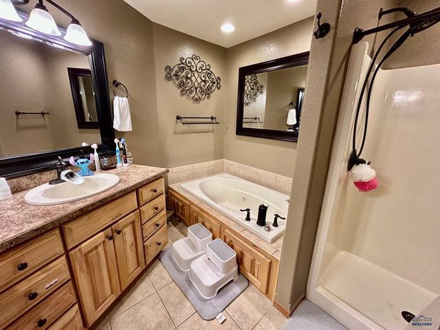 10175 LARAMIE LN, Summerset, SD 57718