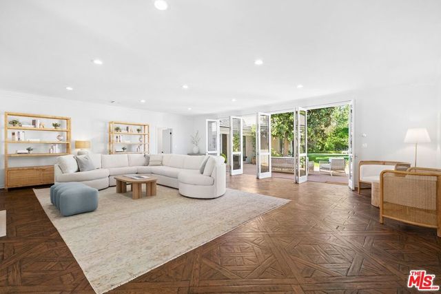 201 S Bristol Avenue, Los Angeles, CA 90049