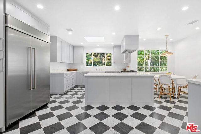 201 S Bristol Avenue, Los Angeles, CA 90049