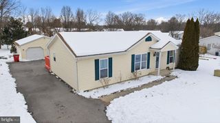 38 ACOUSTIC DR, Martinsburg, WV 25404