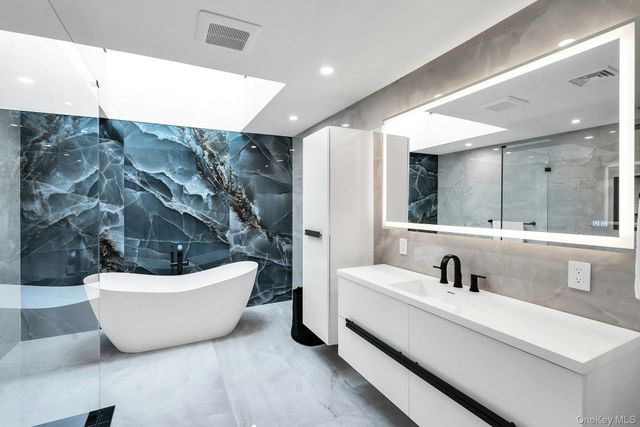 304 Aerie Court, Manhasset, NY 11030