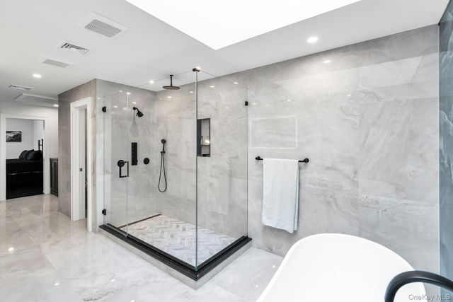 304 Aerie Court, Manhasset, NY 11030