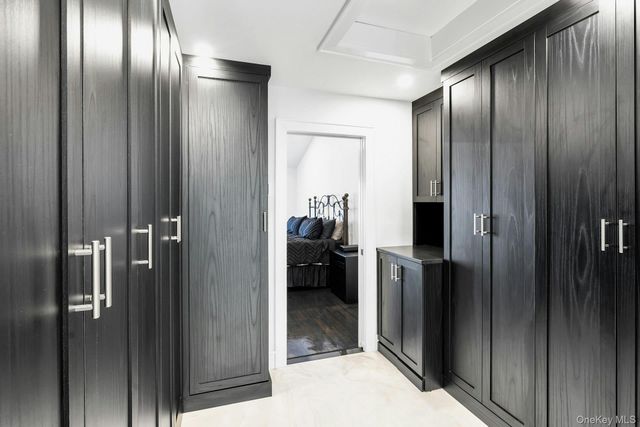 304 Aerie Court, Manhasset, NY 11030