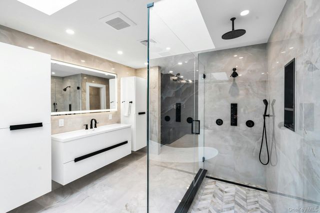 304 Aerie Court, Manhasset, NY 11030