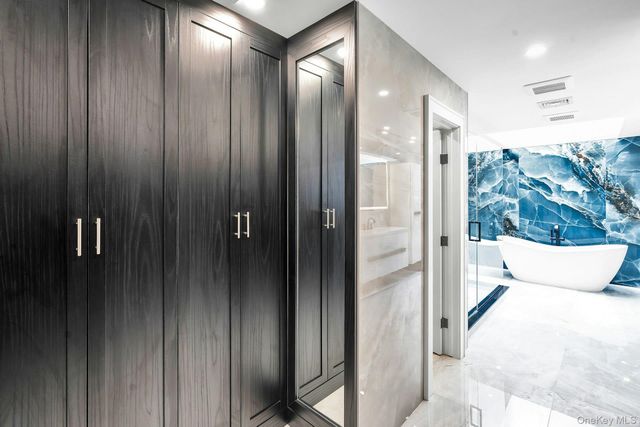 304 Aerie Court, Manhasset, NY 11030