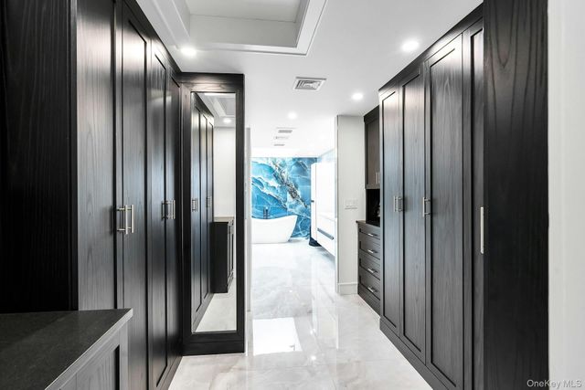 304 Aerie Court, Manhasset, NY 11030