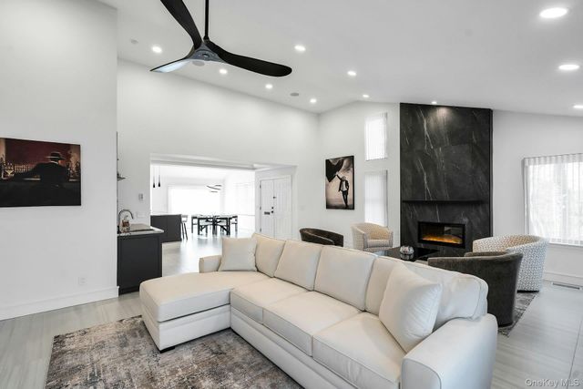 304 Aerie Court, Manhasset, NY 11030