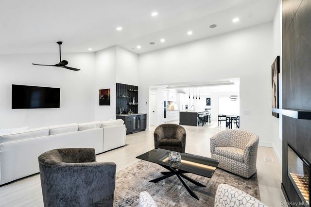 304 Aerie Court, Manhasset, NY 11030