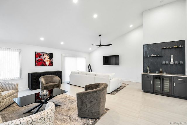 304 Aerie Court, Manhasset, NY 11030