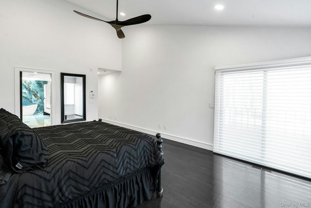 304 Aerie Court, Manhasset, NY 11030