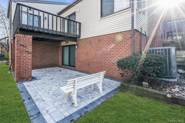 304 Aerie Court, Manhasset, NY 11030