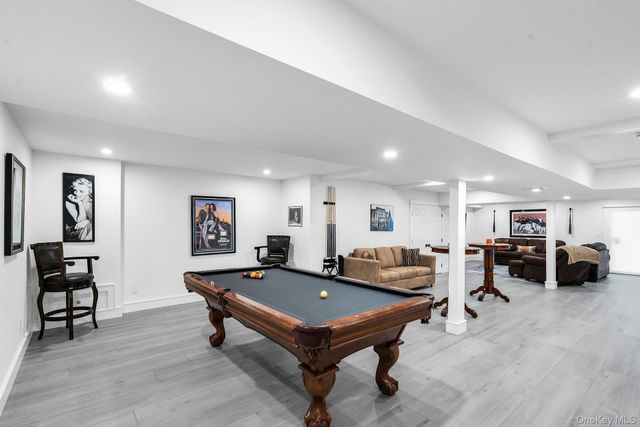 304 Aerie Court, Manhasset, NY 11030