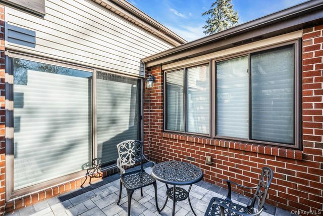 304 Aerie Court, Manhasset, NY 11030