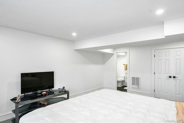 304 Aerie Court, Manhasset, NY 11030