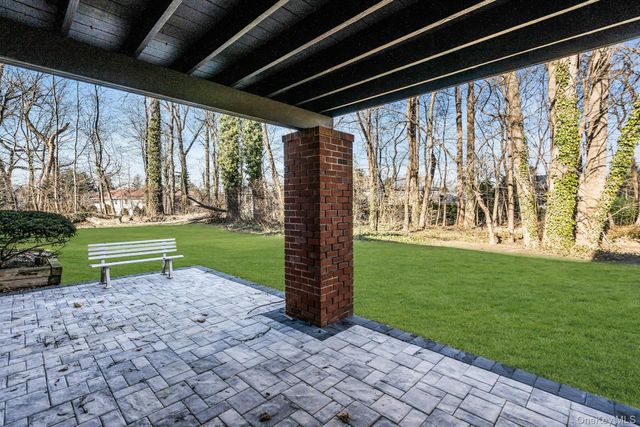 304 Aerie Court, Manhasset, NY 11030