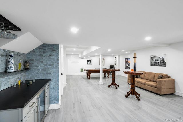 304 Aerie Court, Manhasset, NY 11030