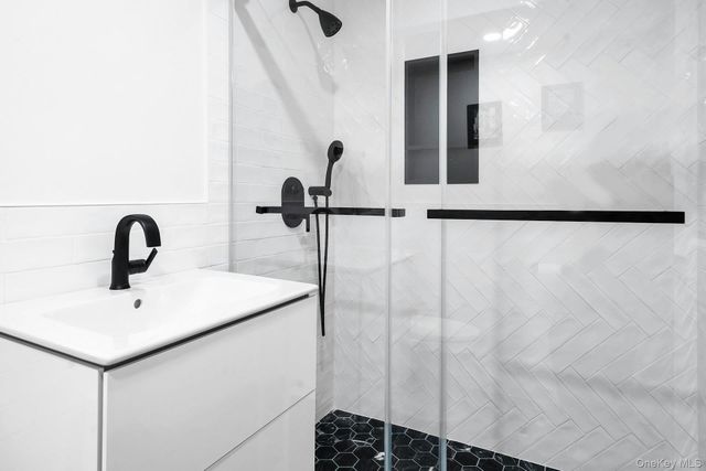 304 Aerie Court, Manhasset, NY 11030