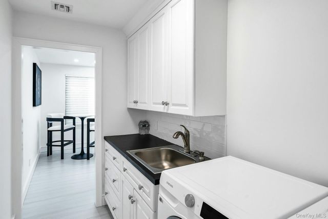 304 Aerie Court, Manhasset, NY 11030