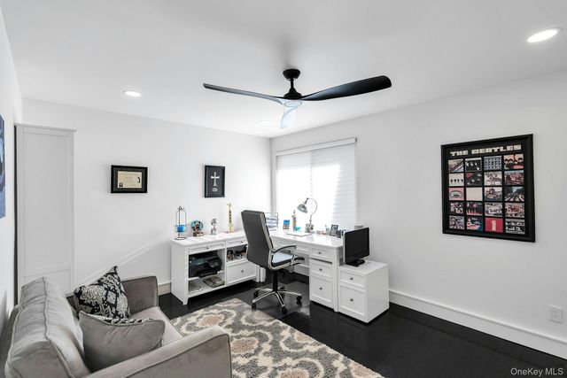 304 Aerie Court, Manhasset, NY 11030