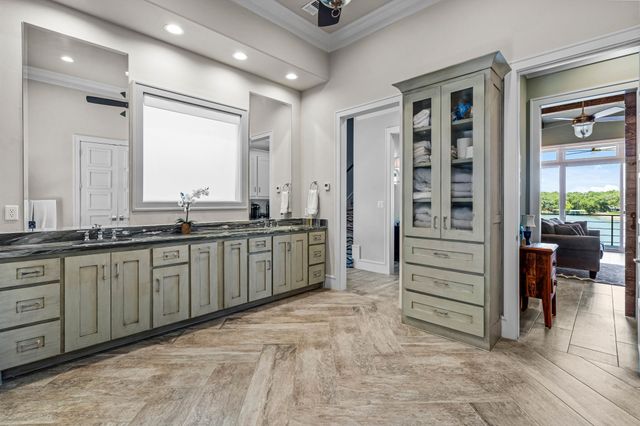 212 Hilltop Drive, Gainesville, TX 76240