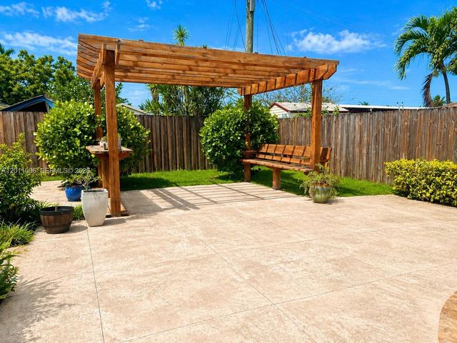 4825 SW 111th Avenue, Miami, FL 33165