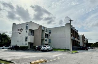 10900 SW 104th St 303, Miami, FL 33176