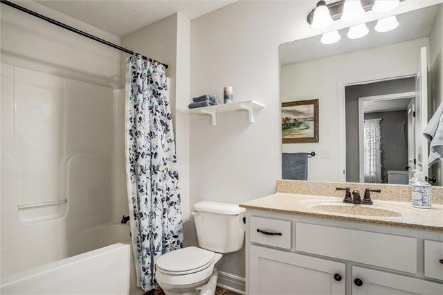 213 NE Hannah Court, Grain Valley, MO 64029