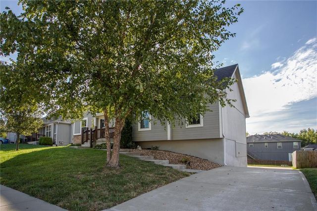 213 NE Hannah Court, Grain Valley, MO 64029
