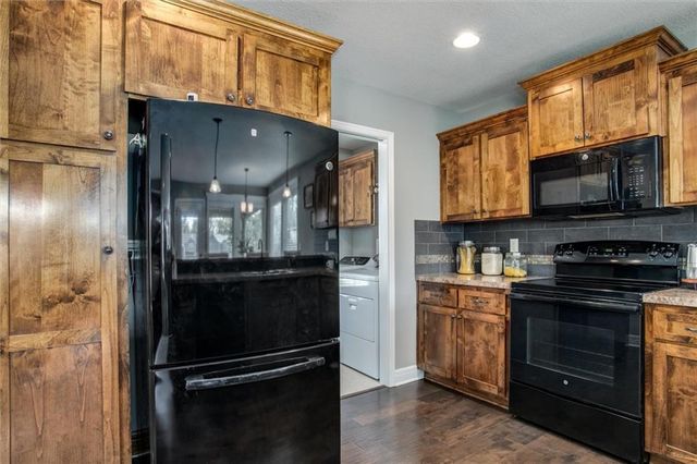 213 NE Hannah Court, Grain Valley, MO 64029
