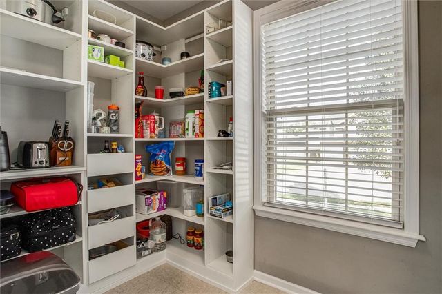 213 NE Hannah Court, Grain Valley, MO 64029