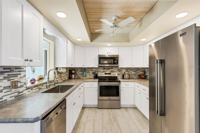 402 CIRCLEWOOD DRIVE H2-4, Venice, FL 34293