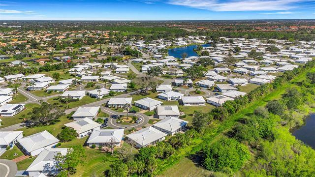 402 CIRCLEWOOD DRIVE H2-4, Venice, FL 34293