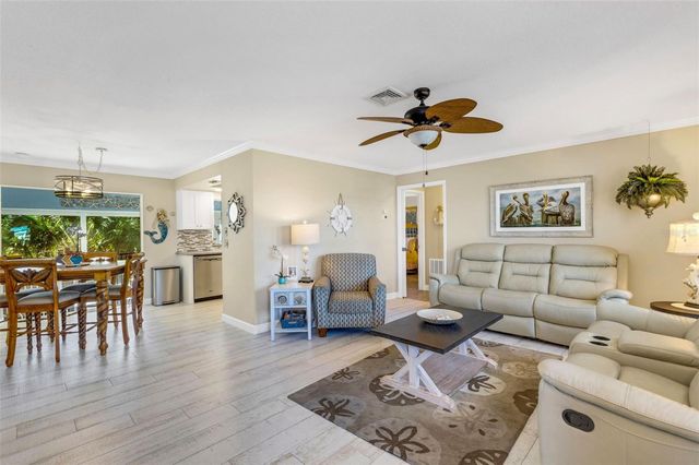 402 CIRCLEWOOD DRIVE H2-4, Venice, FL 34293