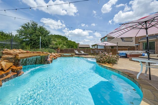 604 Bentley Court, Roanoke, TX 76262