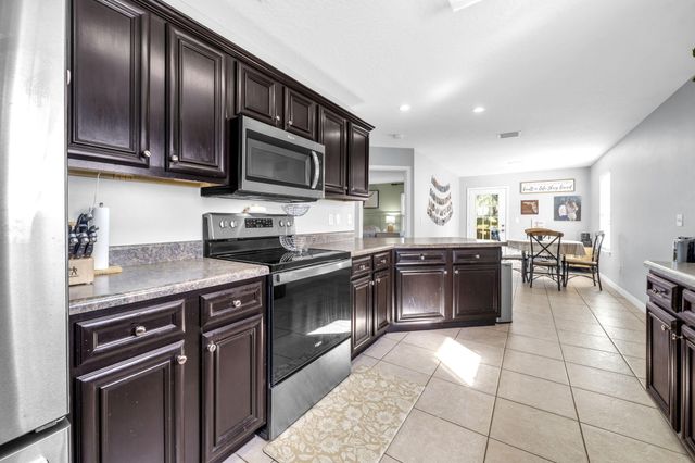 7 Snook Road, Mary Esther, FL 32569