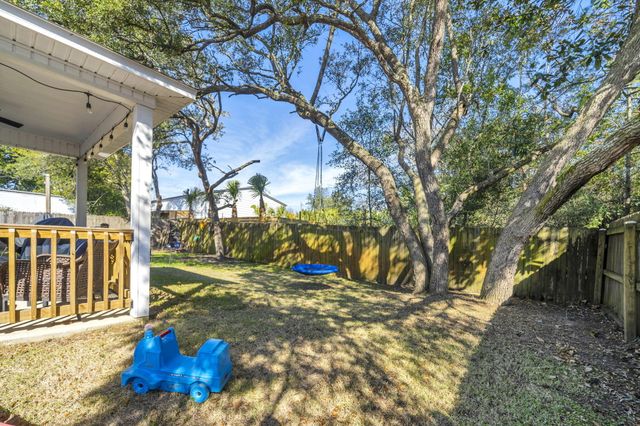 7 Snook Road, Mary Esther, FL 32569