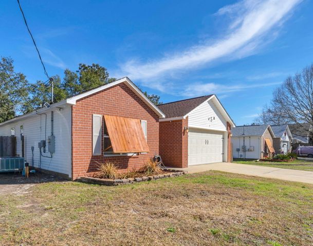 7 Snook Road, Mary Esther, FL 32569