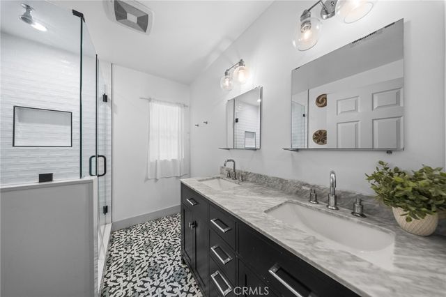 3858 S Hobart Boulevard, Los Angeles, CA 90062