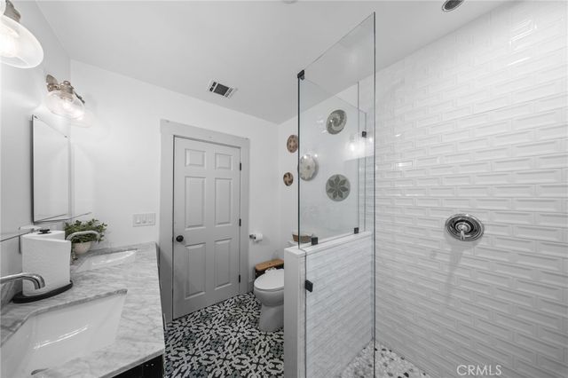 3858 S Hobart Boulevard, Los Angeles, CA 90062
