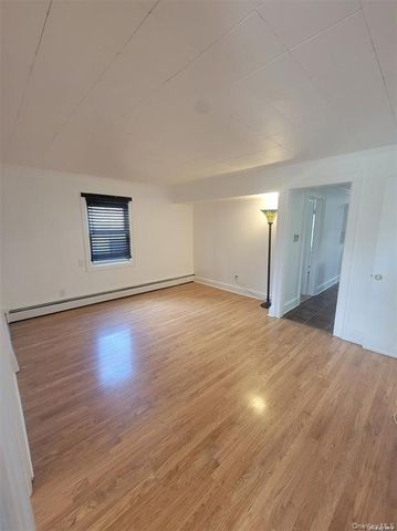 359 Erlanger Boulevard, Babylon, NY 11703