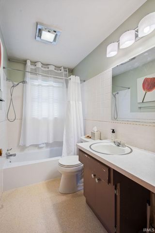 215 Holiday Lane, Greentown, IN 46936