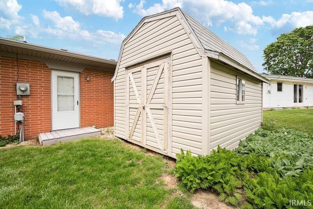 215 Holiday Lane, Greentown, IN 46936
