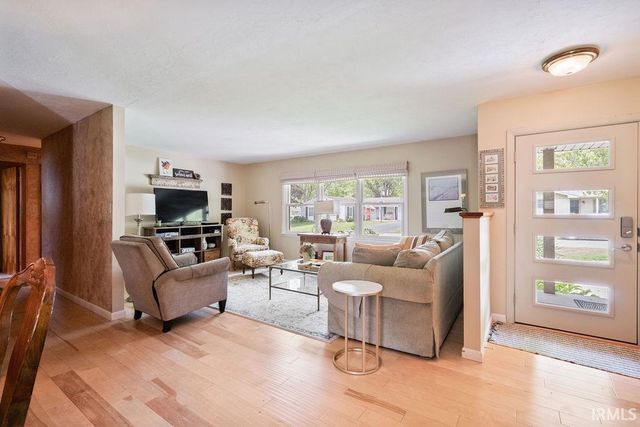 215 Holiday Lane, Greentown, IN 46936