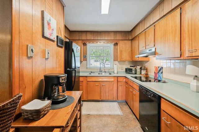 215 Holiday Lane, Greentown, IN 46936
