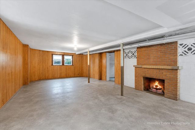 8101 White Avenue, Lyons, IL 60534