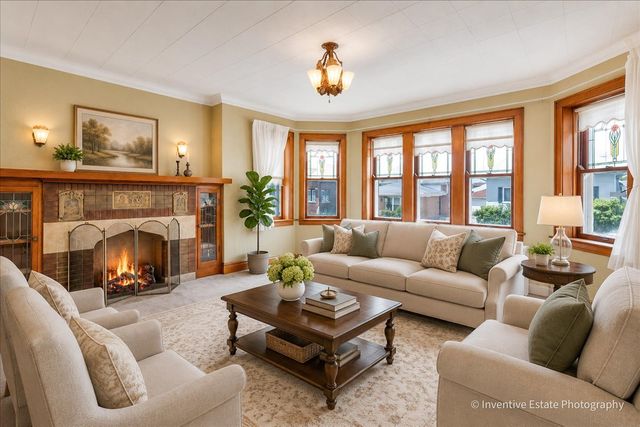 8101 White Avenue, Lyons, IL 60534