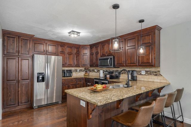 1465 S Appomattox Avenue, Republic, MO 65738