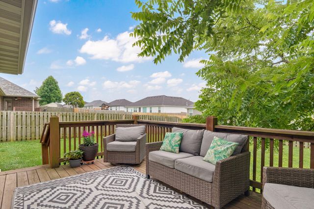 1465 S Appomattox Avenue, Republic, MO 65738
